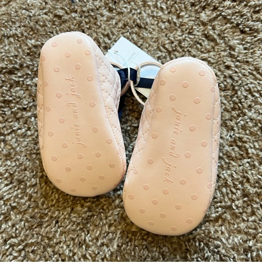Janie and Jack NWT Baby Shoes quilted with Bow 12-18 months